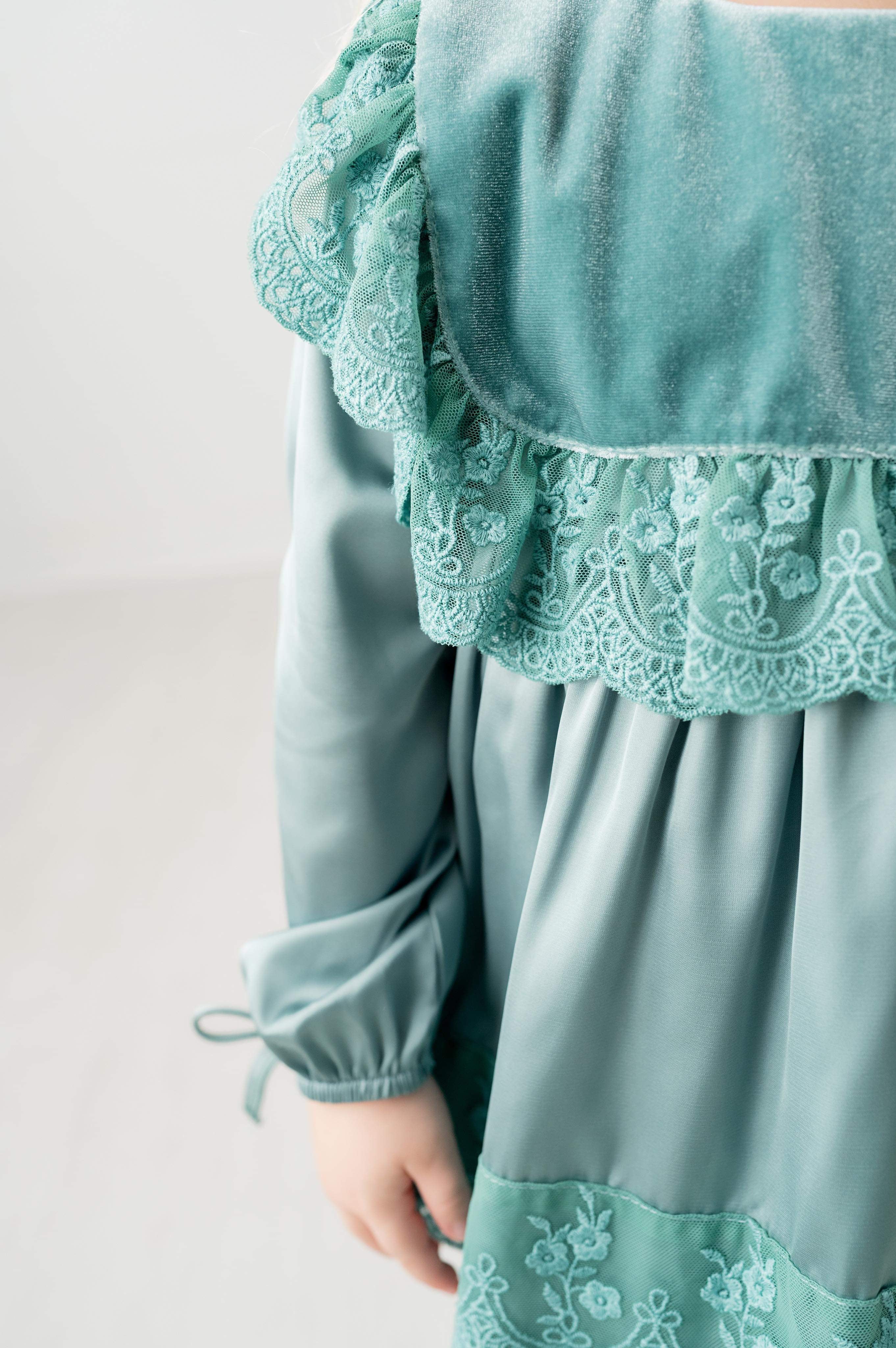 Wintergreen Bib Collar Tunic Set - Evie's Closet Clothing
